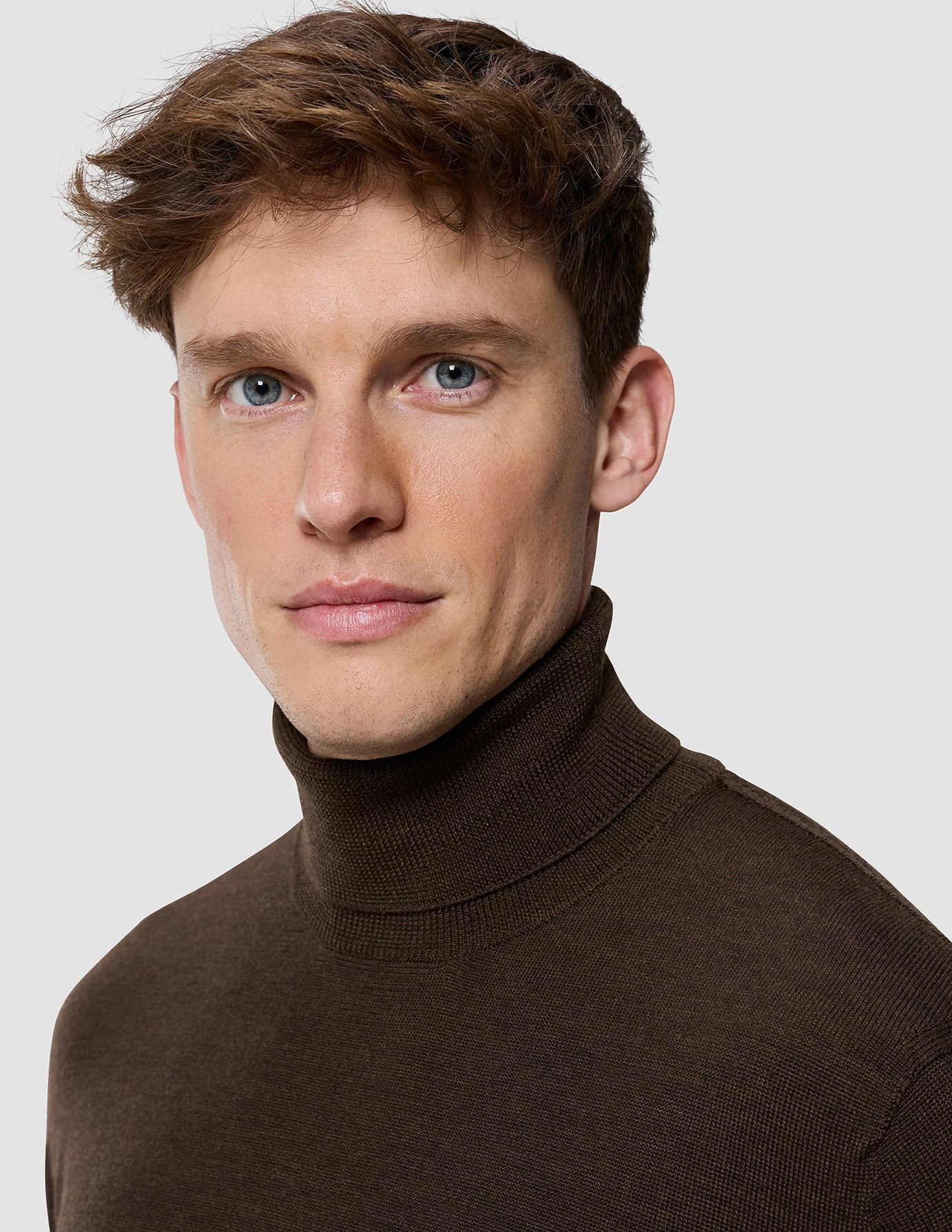 Seamless Premium Merino Knit Turtleneck Saddle Brown